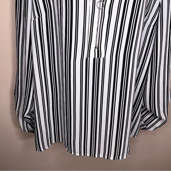 XL Juniors Candies Black White Striped Blouse Vneck Toggle Zip Neckline Cutout - Picture 3 of 16